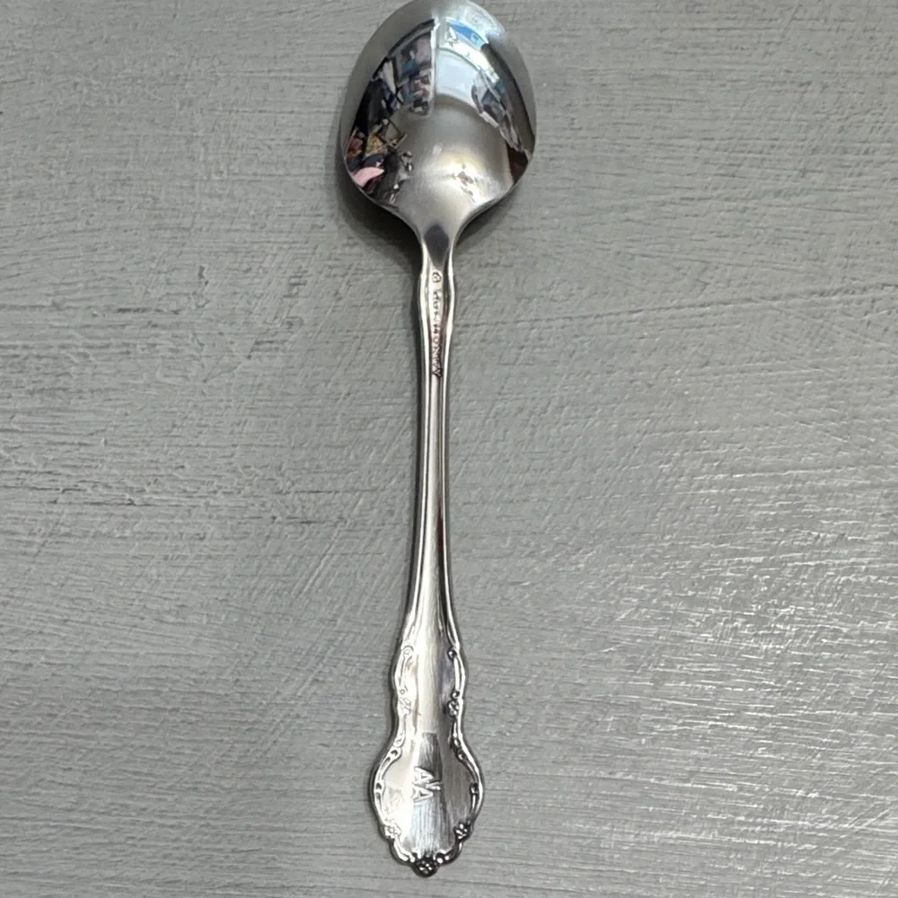 American Airlines Vintage Oneida Community Stainless Steel Set of 8 Spoons